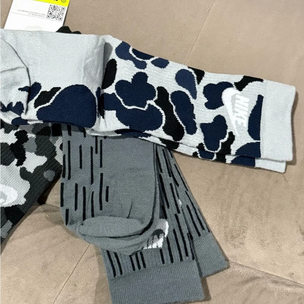 New Women’s Nike Camouflage and Striped Socks - Picture 4 of 5